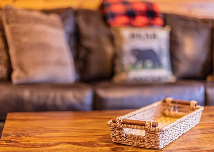 Chalet #6 Bobcat Bunkhouse - Pet Friendly - King Bed - Sleeps 4 Payson