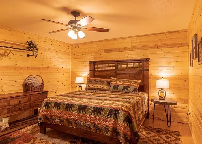 Chalet #6 Bobcat Bunkhouse - Pet Friendly - King Bed - Sleeps 4 Payson