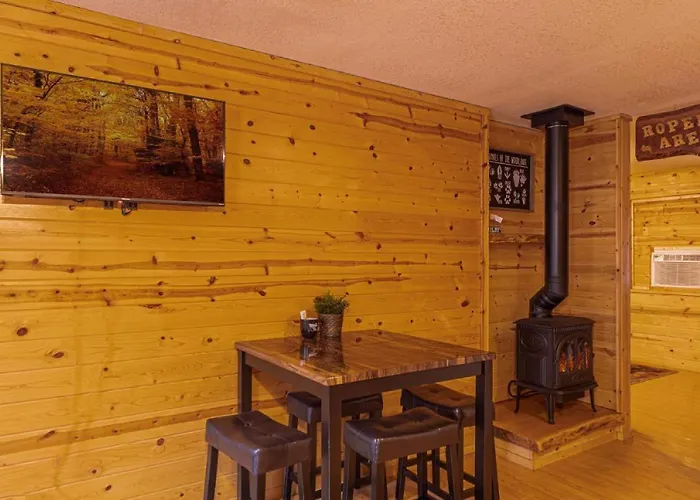 #6 Bobcat Bunkhouse - Pet Friendly - King Bed - Sleeps 4 * Payson
