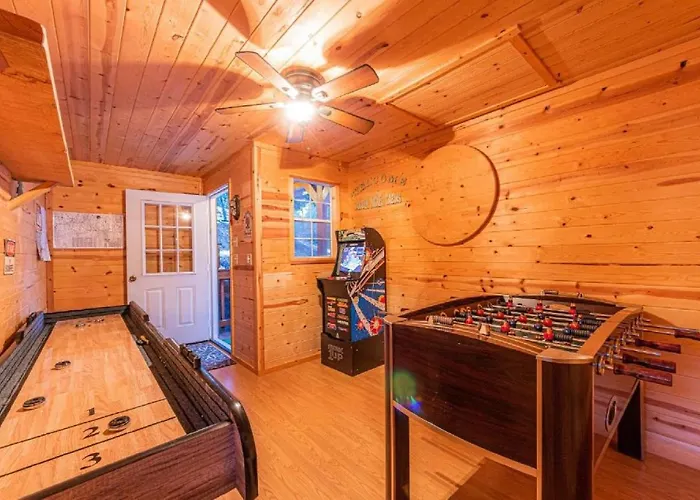 Chalet #6 Bobcat Bunkhouse - Pet Friendly - King Bed - Sleeps 4