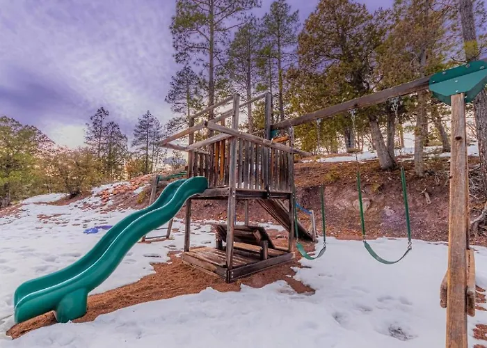 #6 Bobcat Bunkhouse - Pet Friendly - King Bed - Sleeps 4 *