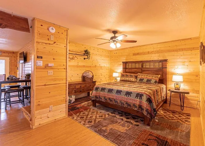 #6 Bobcat Bunkhouse - Pet Friendly - King Bed - Sleeps 4 * Payson