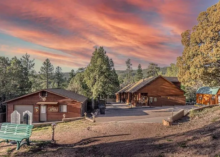 #6 Bobcat Bunkhouse - Pet Friendly - King Bed - Sleeps 4 Payson