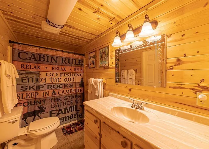 #6 Bobcat Bunkhouse - Pet Friendly - King Bed - Sleeps 4