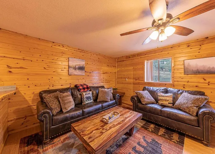Chalet #6 Bobcat Bunkhouse - Pet Friendly - King Bed - Sleeps 4 Payson
